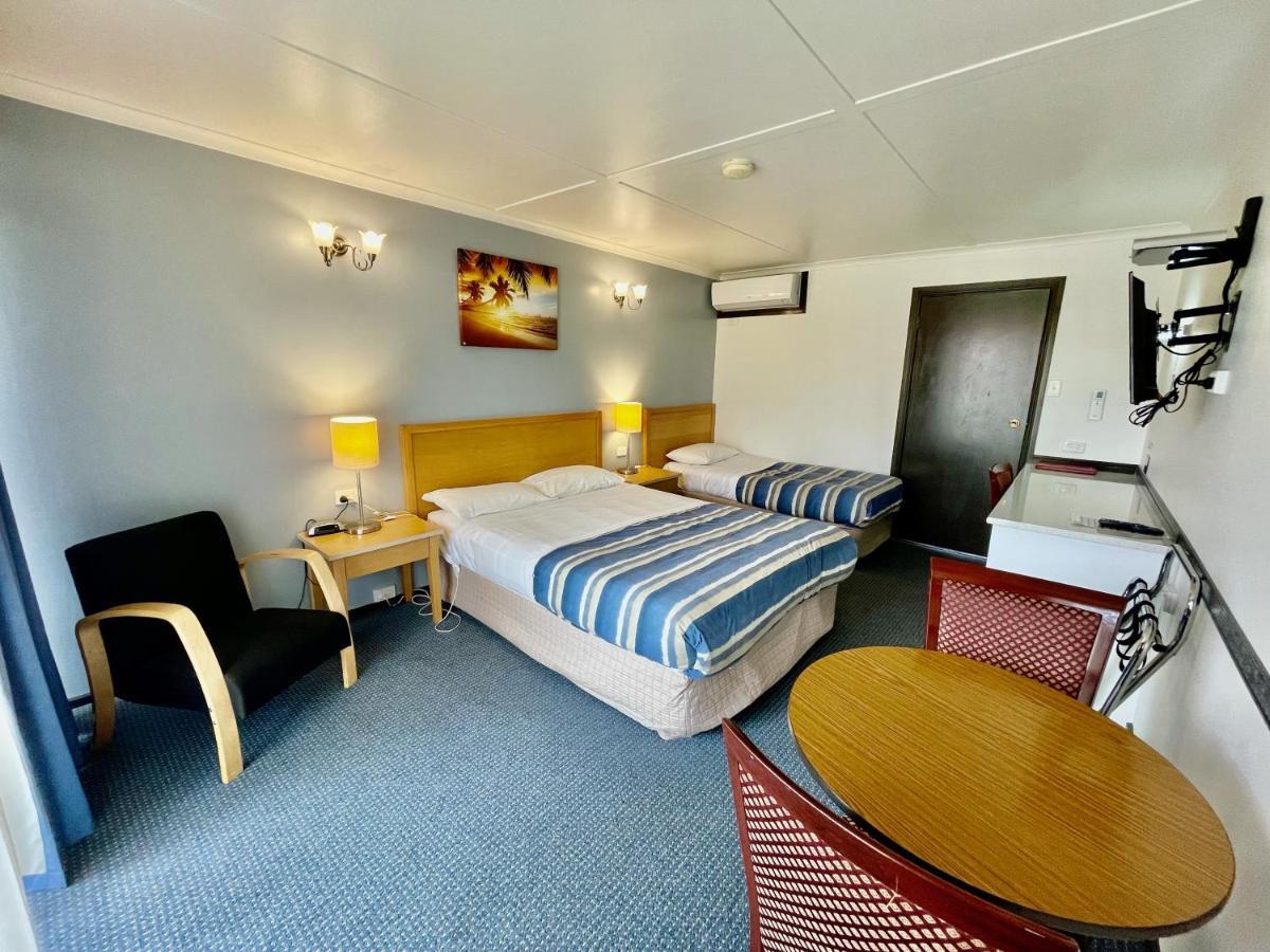אראראט Statesman Motor Inn מראה חיצוני תמונה