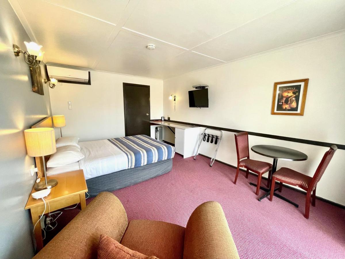 אראראט Statesman Motor Inn מראה חיצוני תמונה