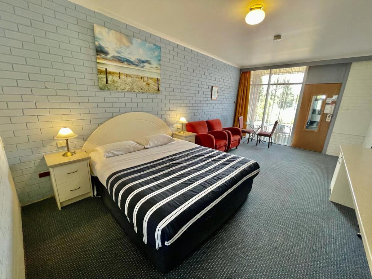 אראראט Statesman Motor Inn מראה חיצוני תמונה