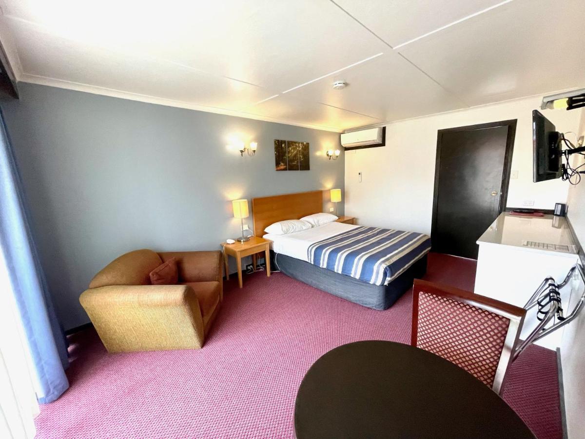 אראראט Statesman Motor Inn מראה חיצוני תמונה