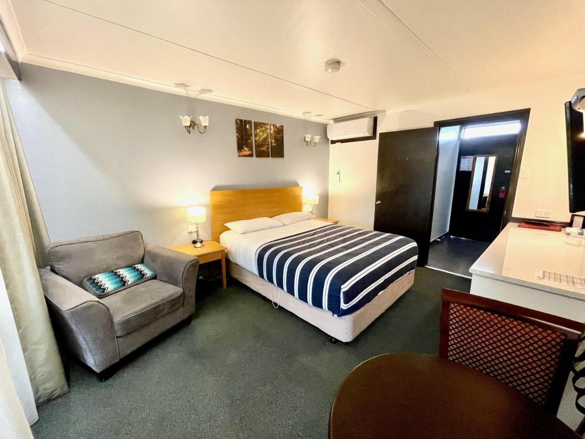 אראראט Statesman Motor Inn מראה חיצוני תמונה