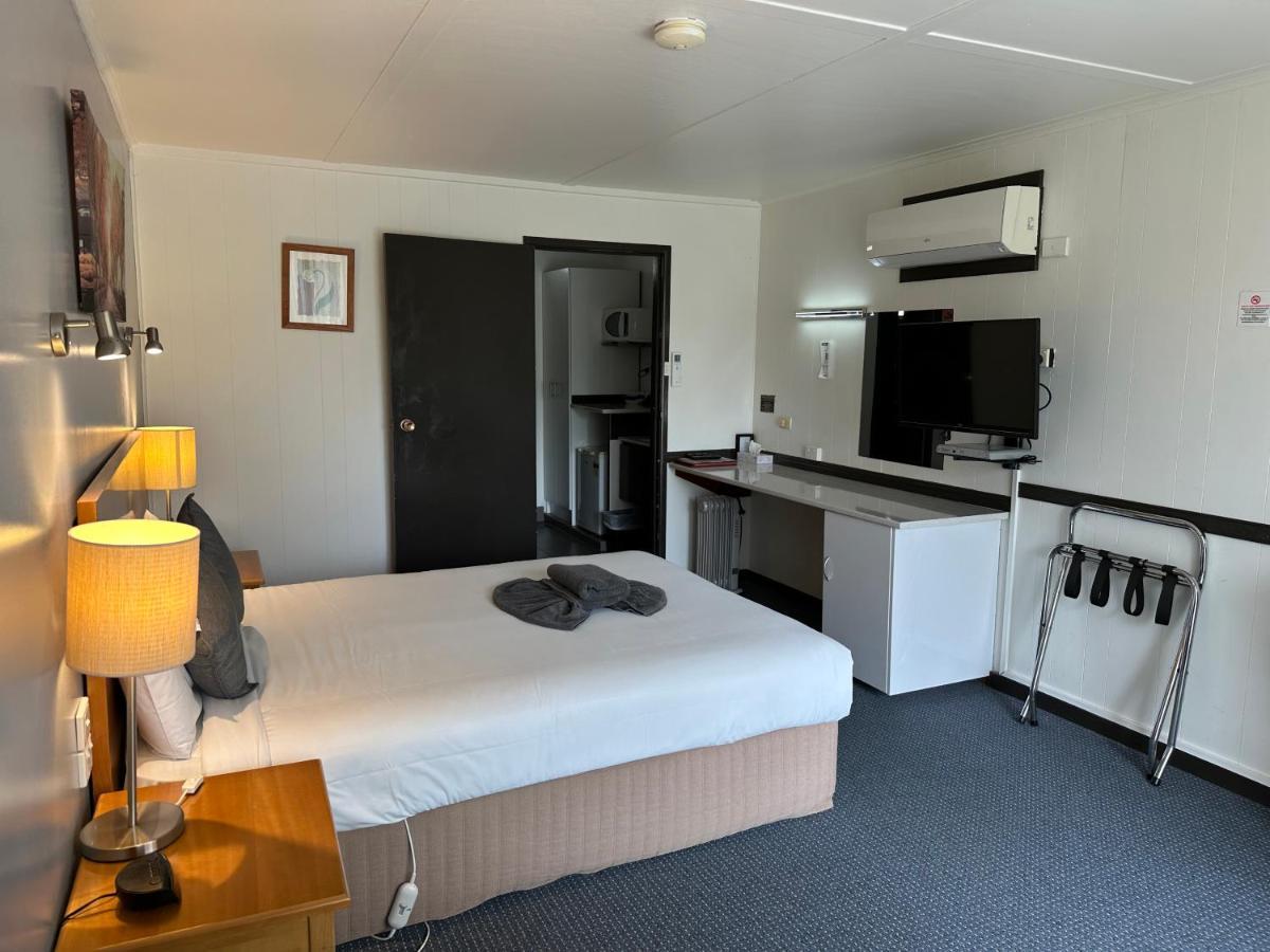 אראראט Statesman Motor Inn מראה חיצוני תמונה