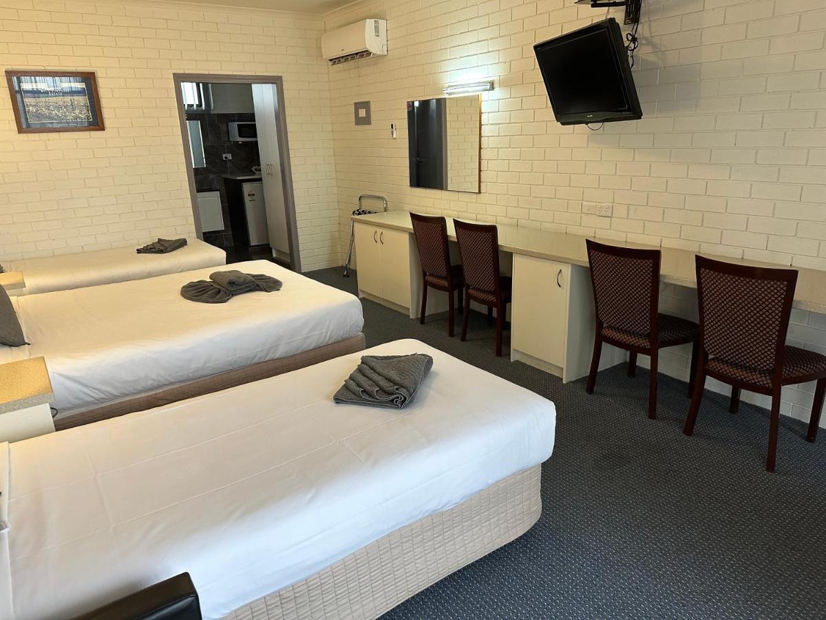 אראראט Statesman Motor Inn מראה חיצוני תמונה