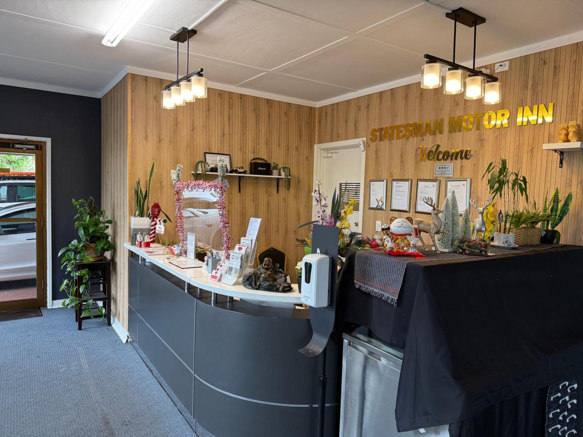 אראראט Statesman Motor Inn מראה חיצוני תמונה