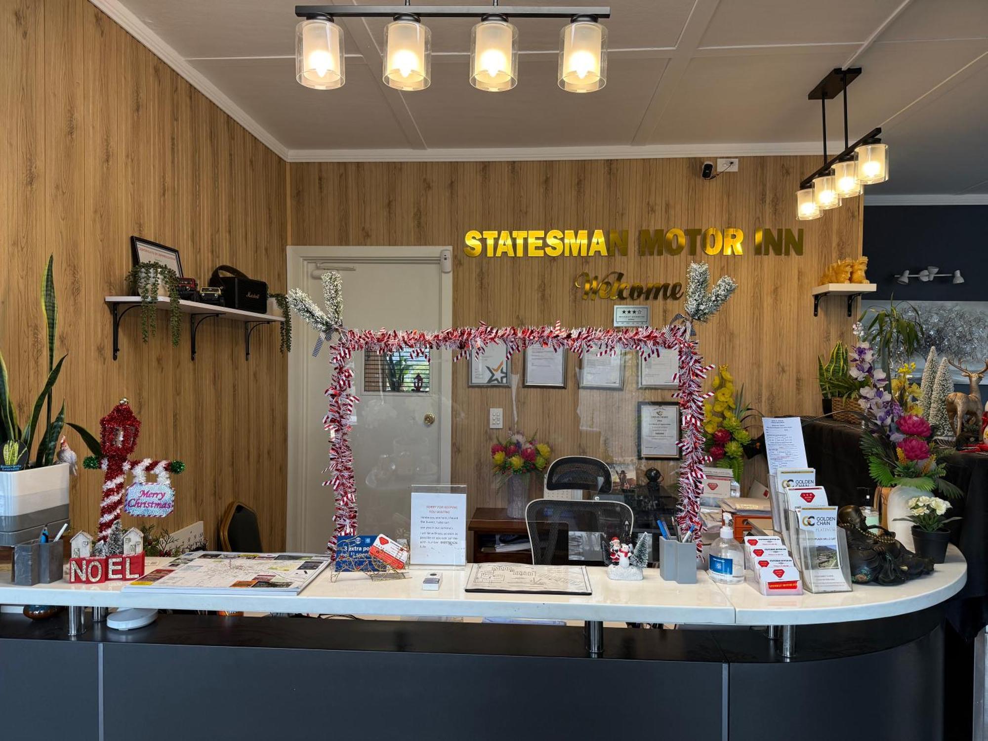 אראראט Statesman Motor Inn מראה חיצוני תמונה