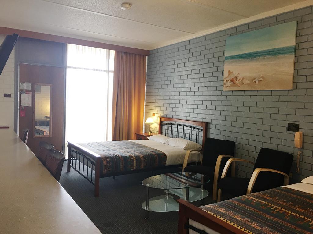 אראראט Statesman Motor Inn מראה חיצוני תמונה
