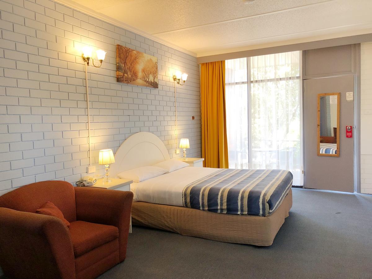 אראראט Statesman Motor Inn מראה חיצוני תמונה