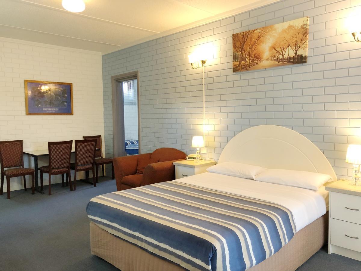 אראראט Statesman Motor Inn מראה חיצוני תמונה