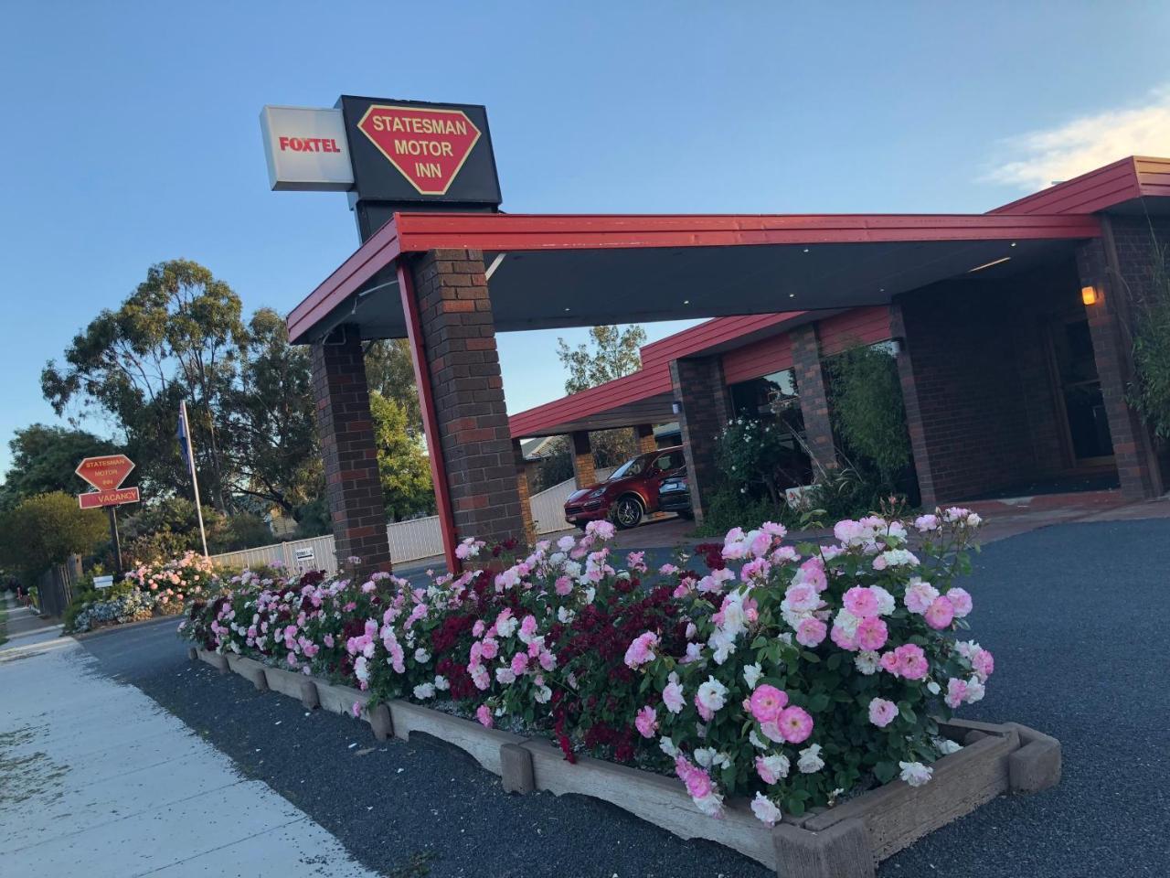 אראראט Statesman Motor Inn מראה חיצוני תמונה